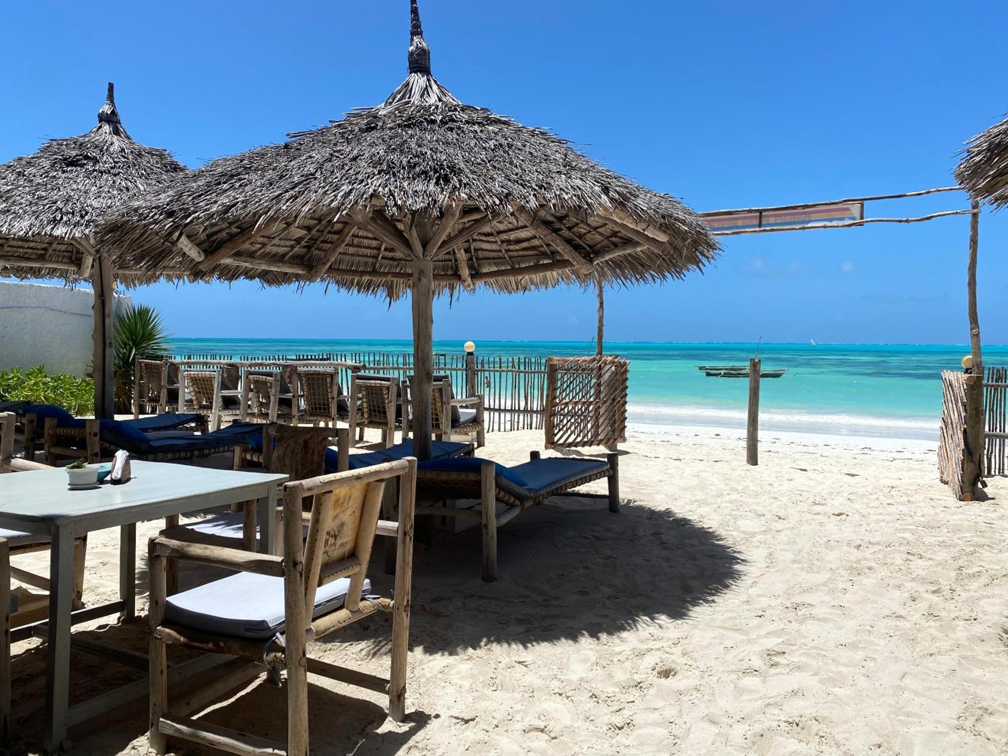 Bahari Beach Bungalows Jambiani  Eksteriør billede
